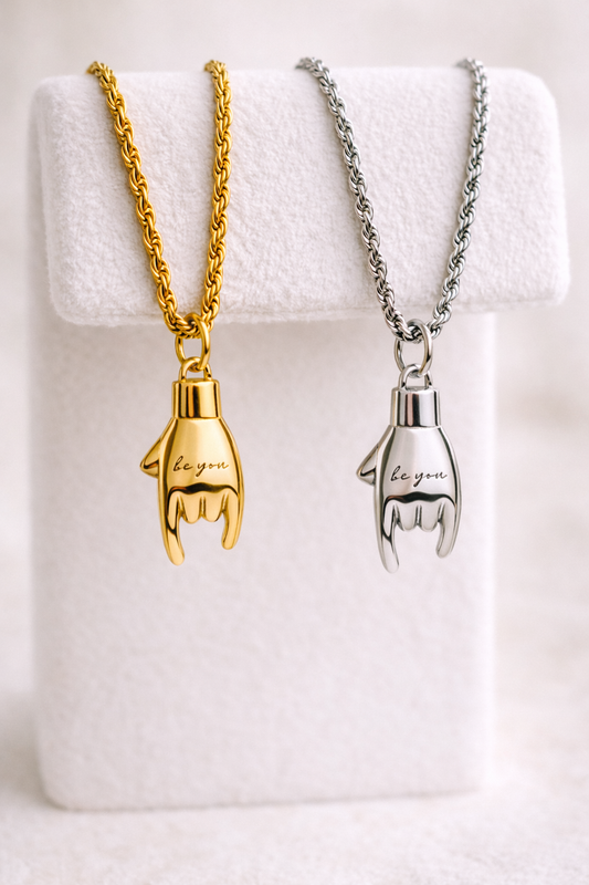 MANO CORNUTO CHARM NECKLACE